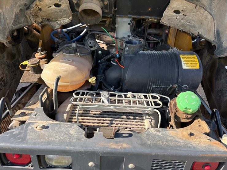2021-deere-330g-image-32
