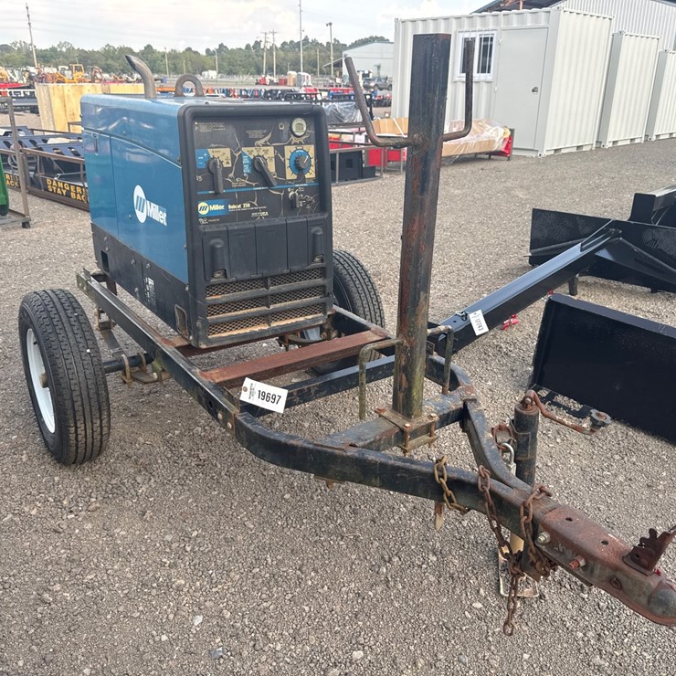#6071 • MILLER BOBCAT 250 TOWABLE WELDER