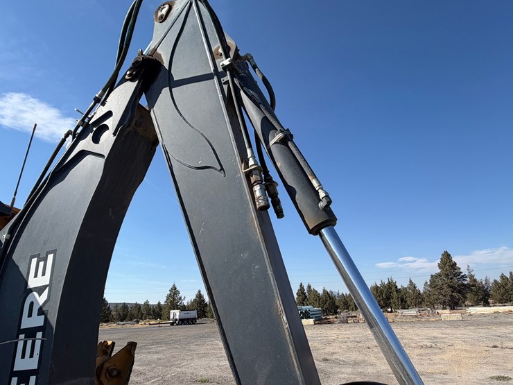 2017-deere-410l-image-44