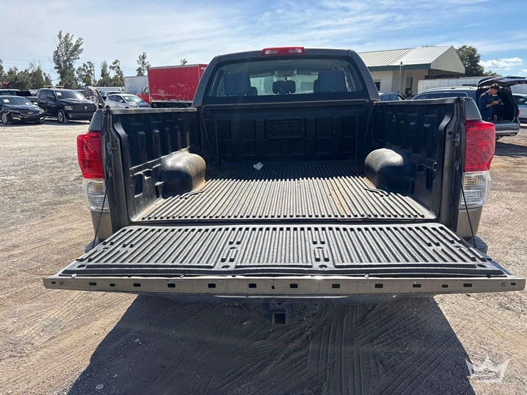 2010-toyota-tundra-image-19