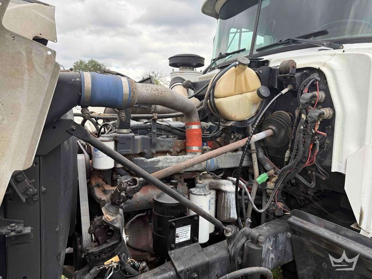 2000-mack-rd690s-image-12