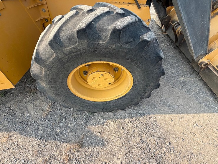 2017-deere-410l-image-80