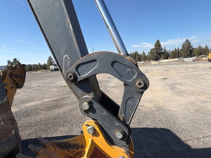 2017-deere-410l-image-42