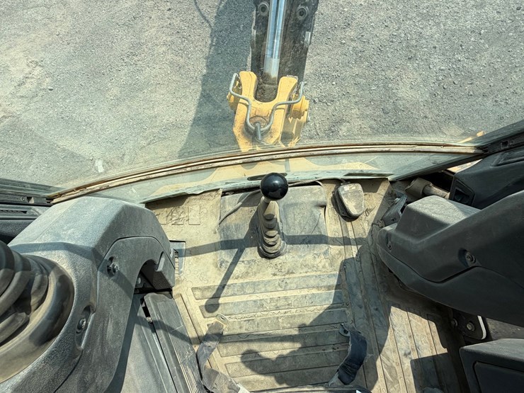 2016-deere-410l-image-76
