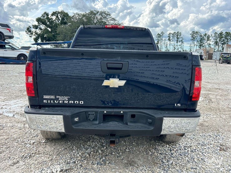 2011-chevrolet-silverado-1500-image-23