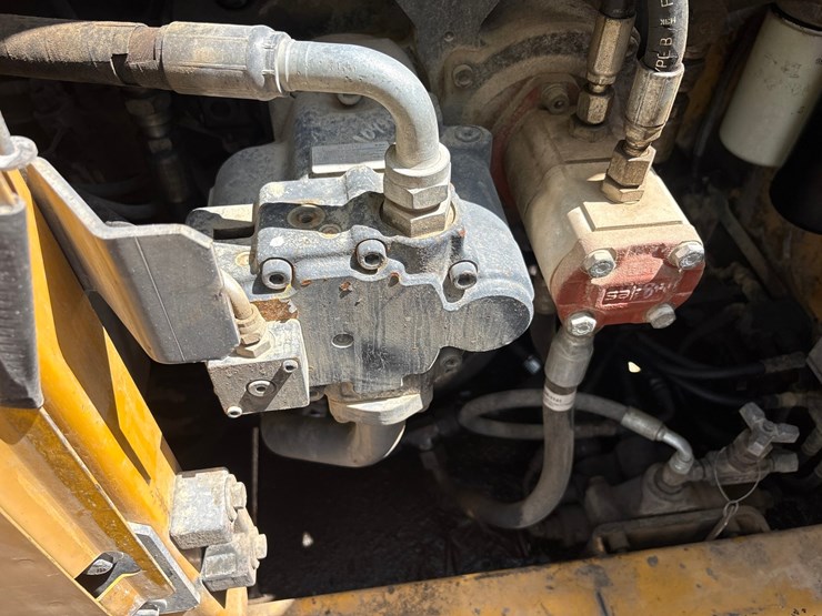 2012-deere-470g-lc-image-78