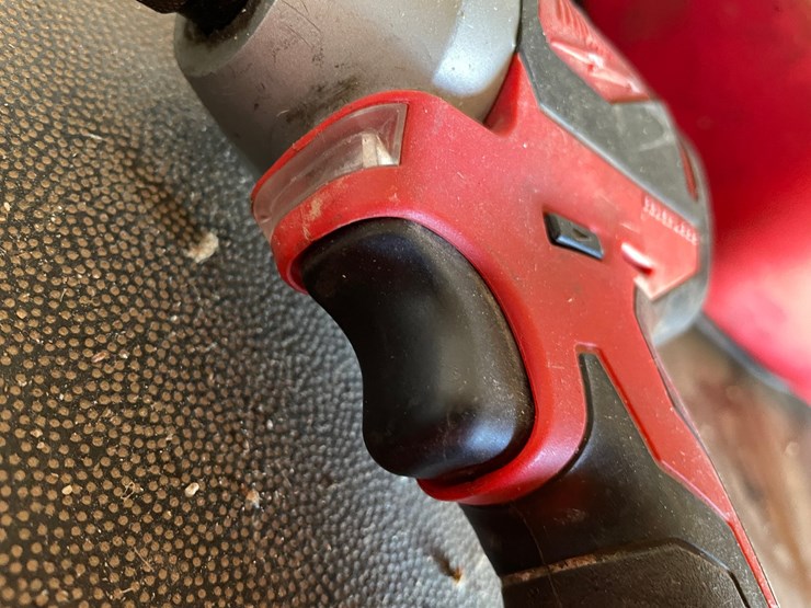 #5511-•-milwaukee-18v-drill-and-drill-driver-image-15