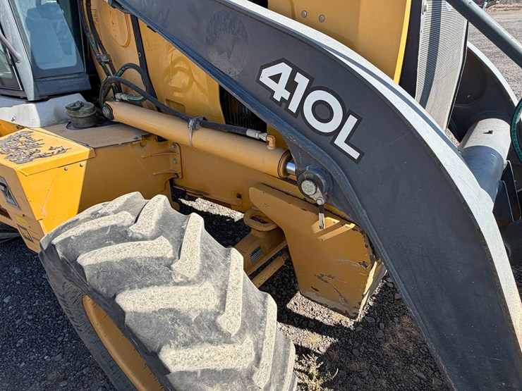 2017-deere-410l-image-22