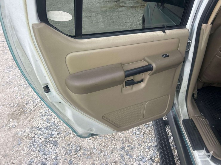 2003-ford-explorer-image-18