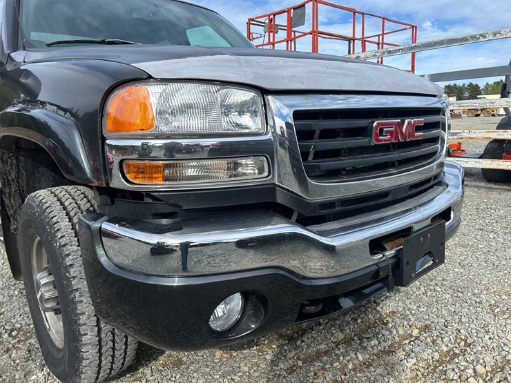 2005-gmc-sierra-2500-image-11