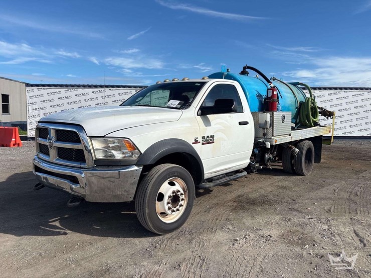 2015-ram-5500-septic-wet-vacuum-truck-image-1