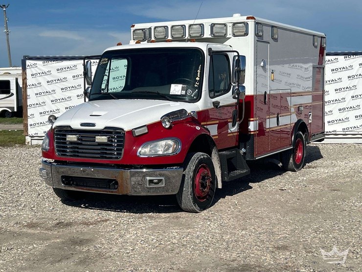 2016-freightliner-m2-106-image-1