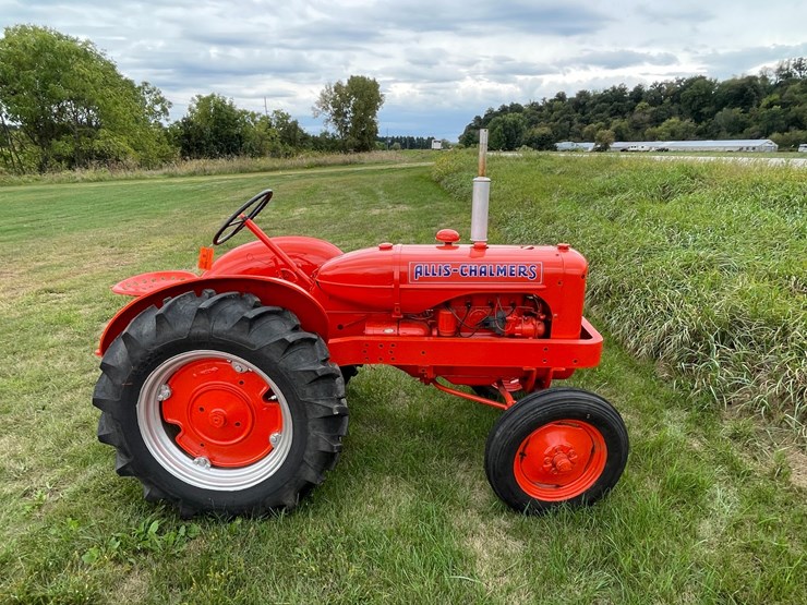 #1003-•-allis-chalmers-ib-tractor-image-4
