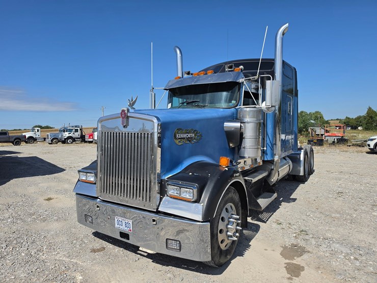 2003-kenworth-w900-image-2