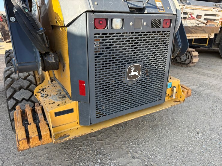 2021-deere-330g-image-13