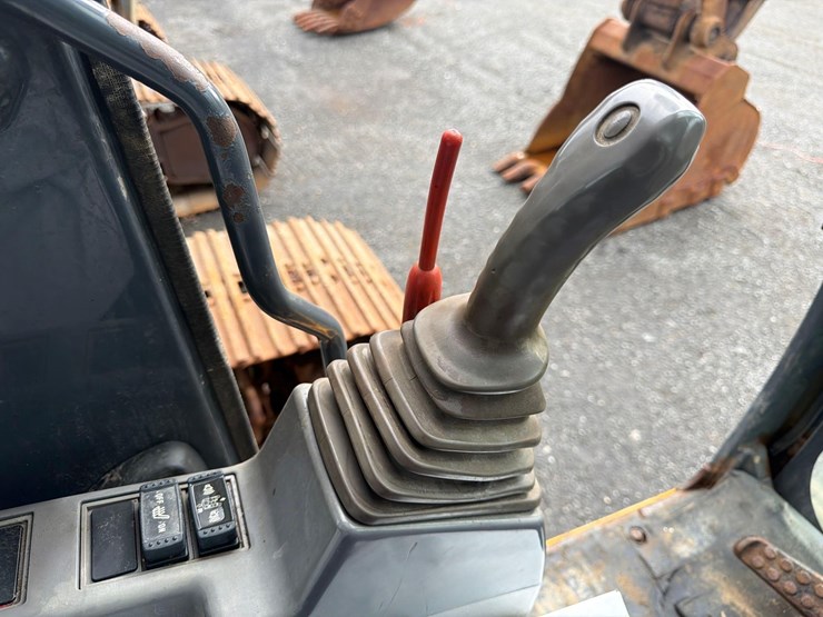 deere-225d-lc-image-28