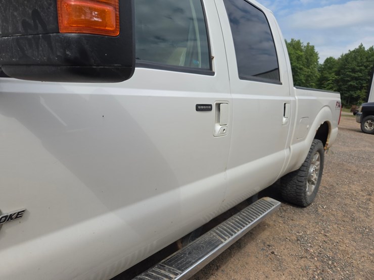 2013-ford-f250-lariat-image-18