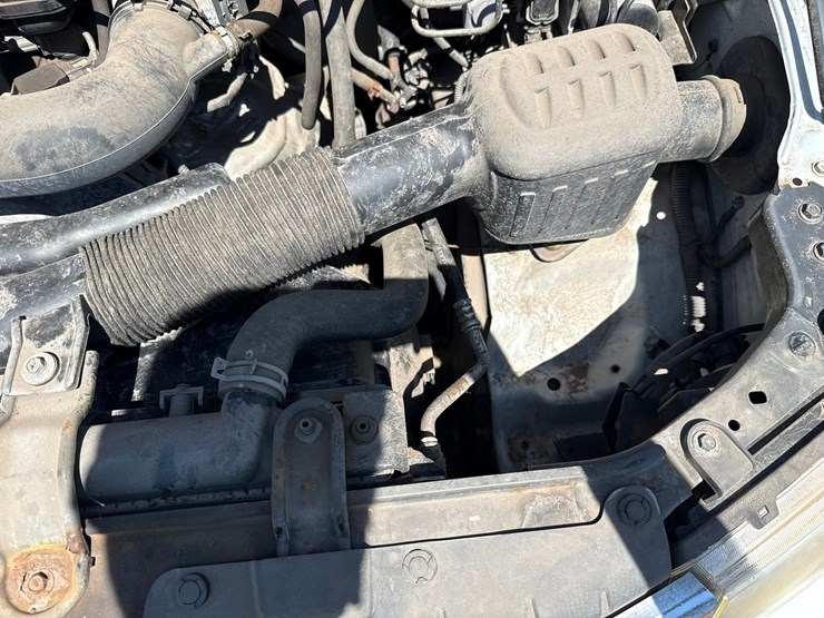 #1389-•-2017-nissan-pickup-truck-image-17