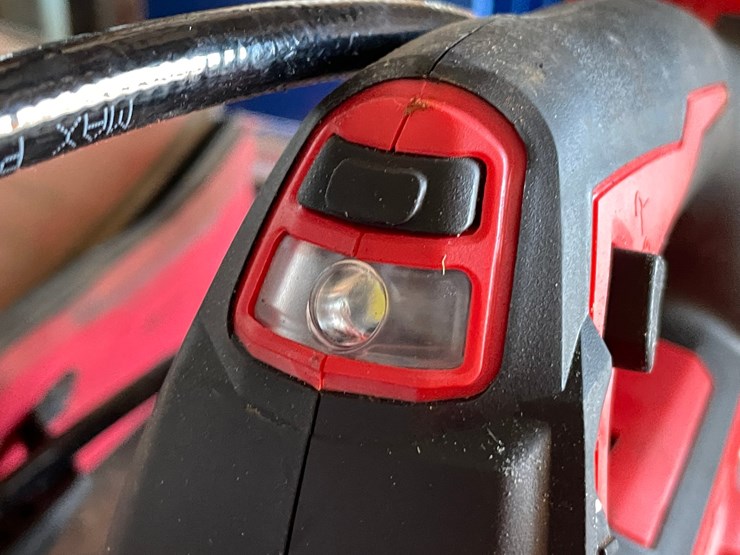 #5510-•-milwaukee-18v-cordless-grease-gun-image-12
