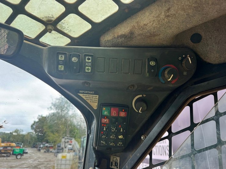 2017-deere-323e-image-26
