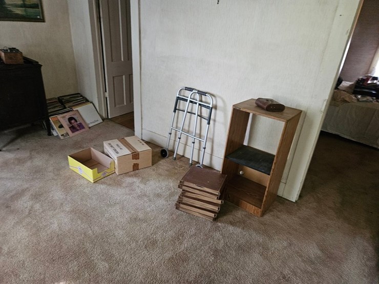 #8001-•-live-on-the-ground-house-hold-items-image-28