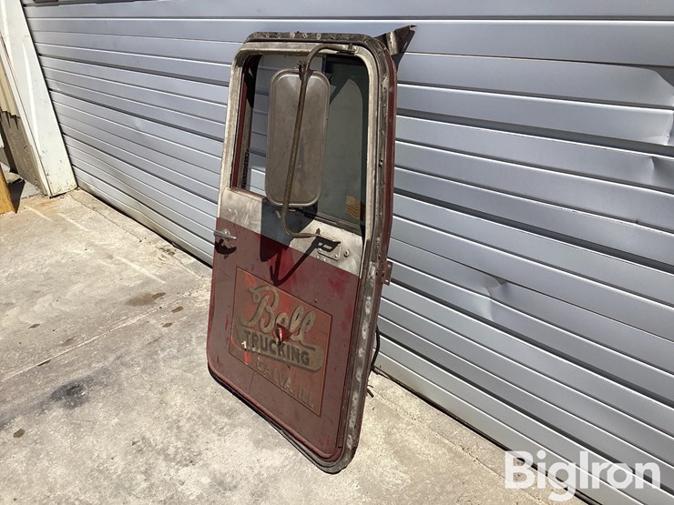 kenworth-pre-1972-top-handle-front-passenger-side-door-image-1