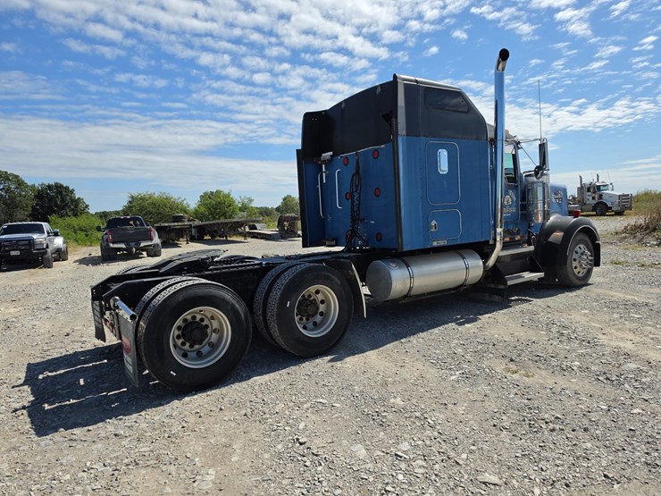2003-kenworth-w900-image-21