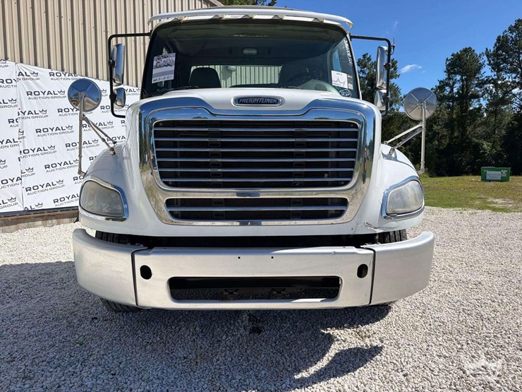 2016-freightliner-m2-112-t/a-day-cab-truck-tractor-image-19