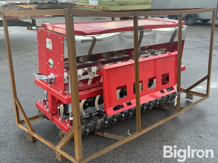 2026-massey-ferguson-730-image-3