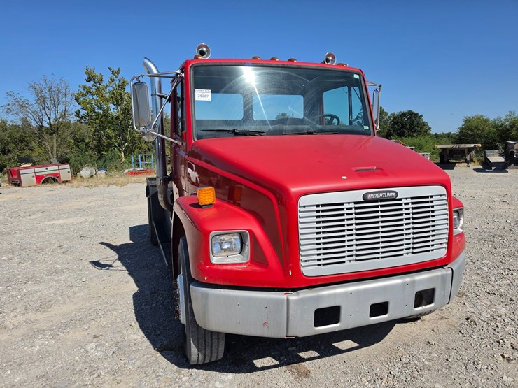 1997-freightliner-fl70-image-24
