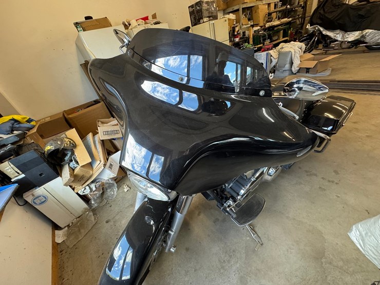 #1922-•-2011-harley-davidson-electra-glide-classic-motorcycle-image-9