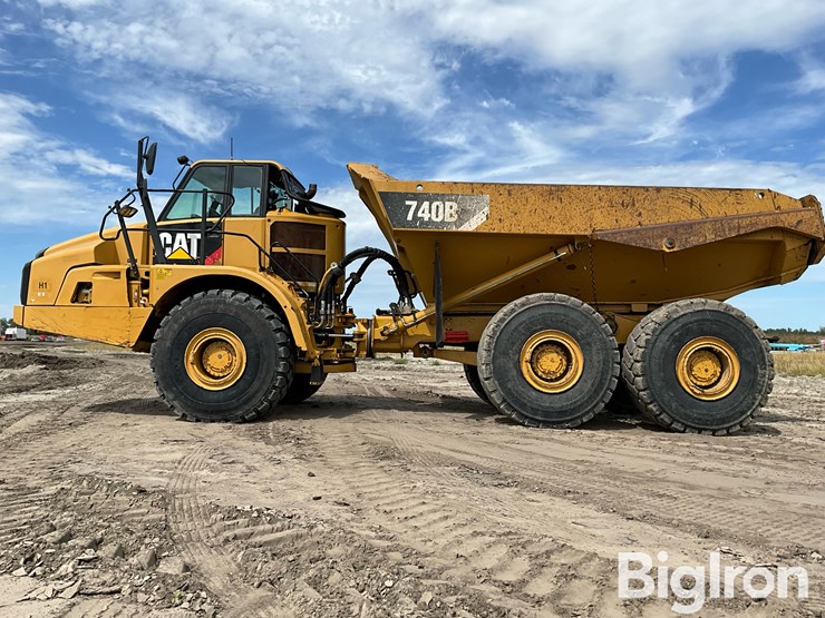 2013-caterpillar-740b-image-8