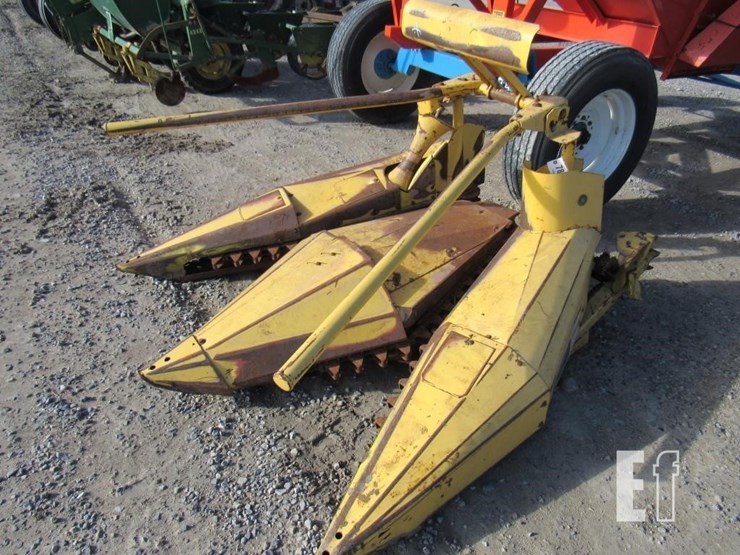 new-holland-824-image-1
