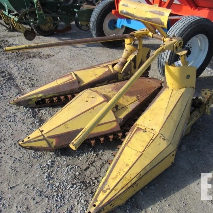 NEW HOLLAND 824