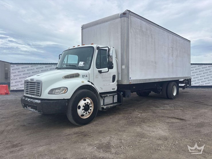 2012-freightliner-m2-106-image-1