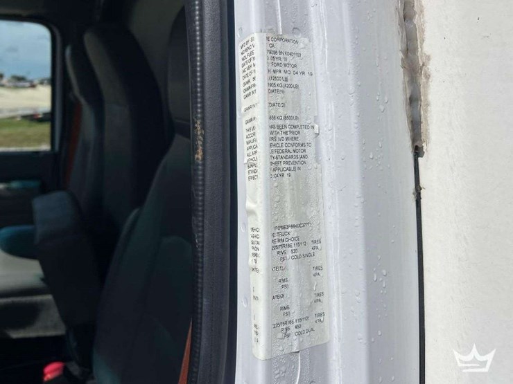 2019-ford-e350-image-6