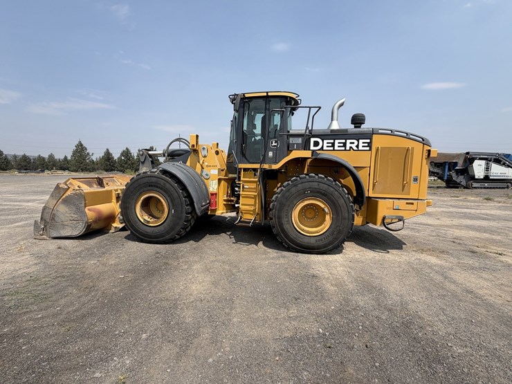2019-deere-744k-image-8