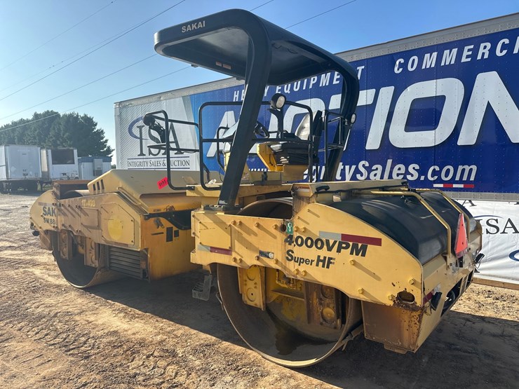#2410-•-2015-sakia-sw880-double-drum-smooth-roller-compactor-image-3