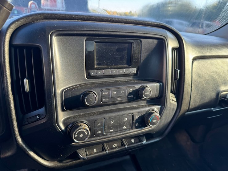 2015-chevrolet-3500hd-image-35