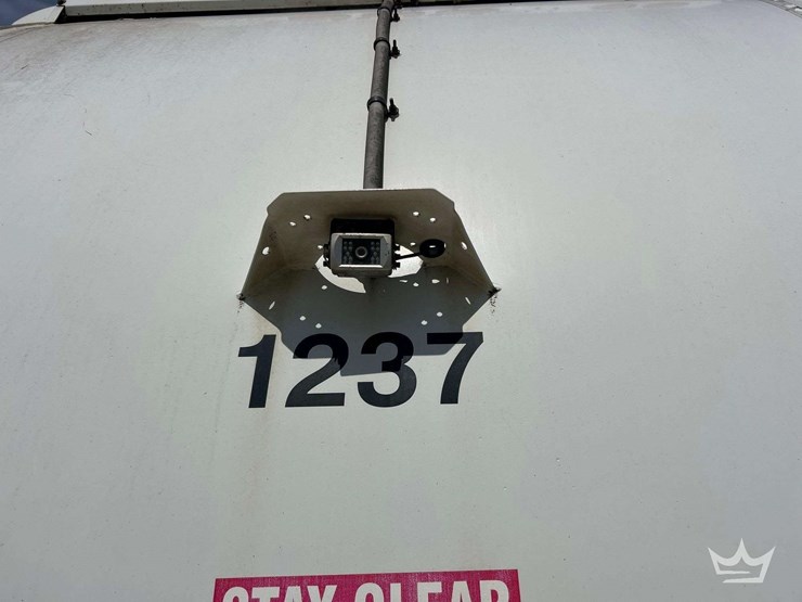 2017-peterbilt-520-image-25