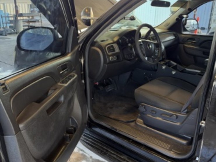 2014-chevrolet-tahoe-image-25