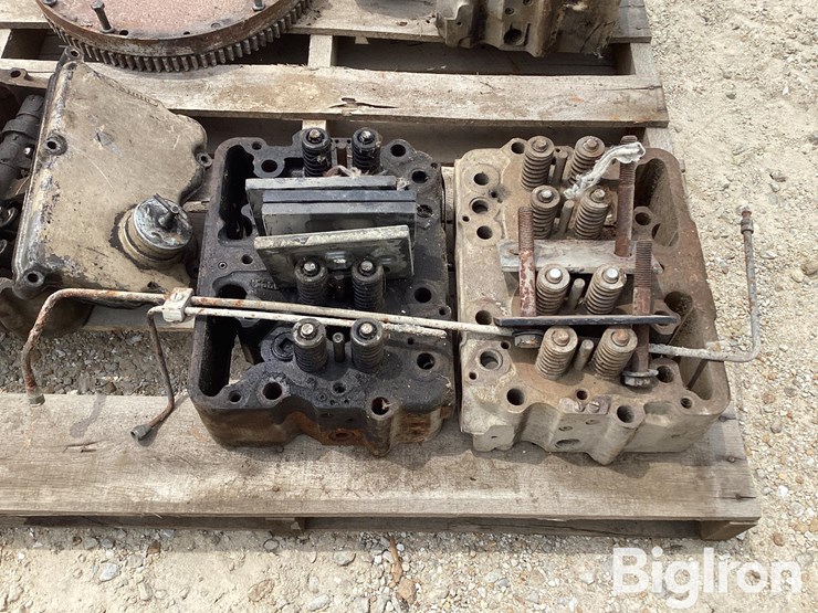 cummins-big-cam-heads,-15.5"-fly-wheel,-cab-jack,-rocker-box-w/-cover-image-11