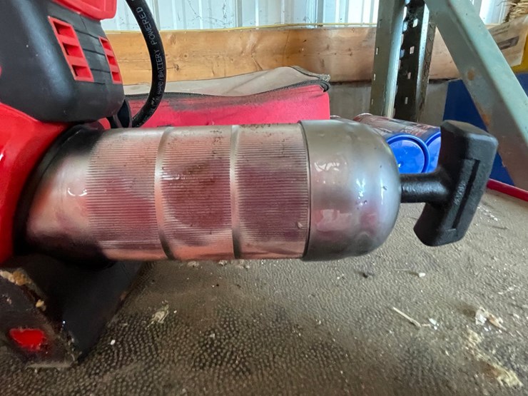 #5510-•-milwaukee-18v-cordless-grease-gun-image-6