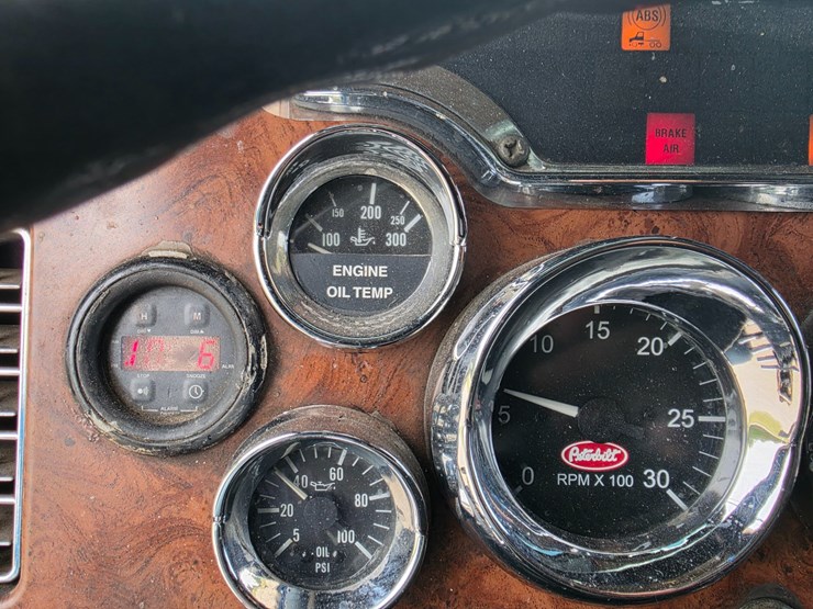 2005-peterbilt-379-image-69