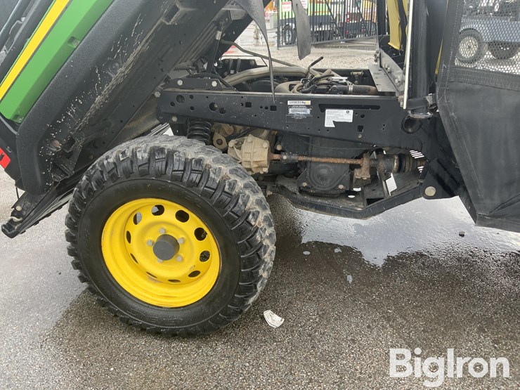 2022-john-deere-gator-image-17