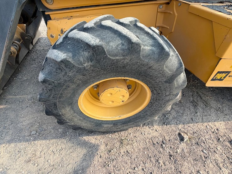 2017-deere-410l-image-78