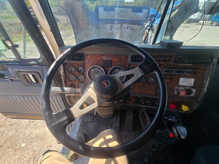 2001-kenworth-t800-image-55