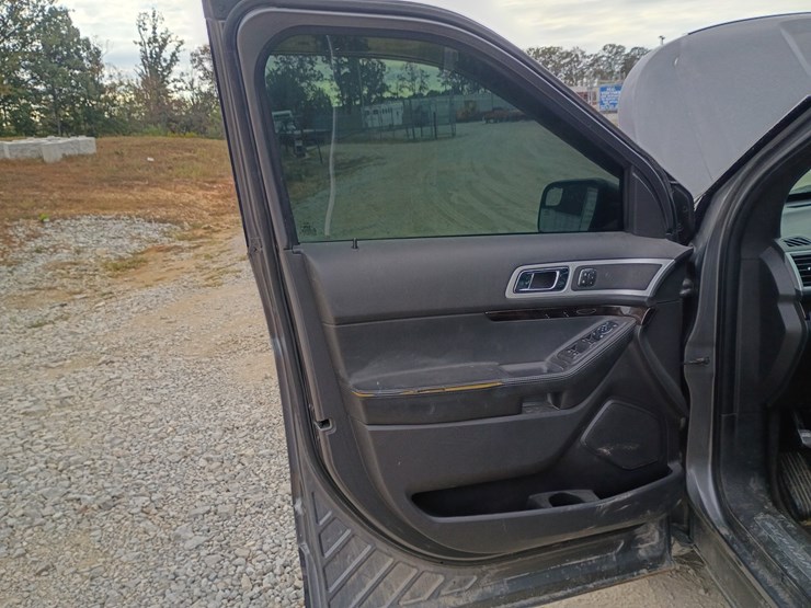 2013-ford-explorer-image-22
