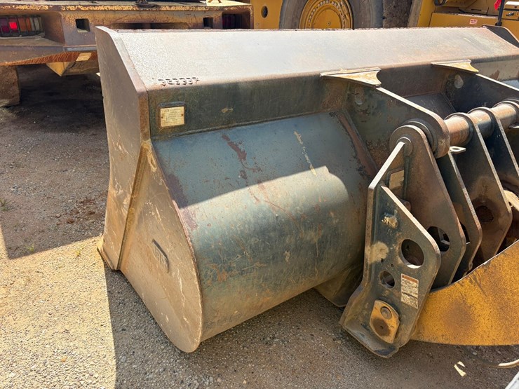#3650-•-2011-komatsu-w380-6-wheel-loader-image-24