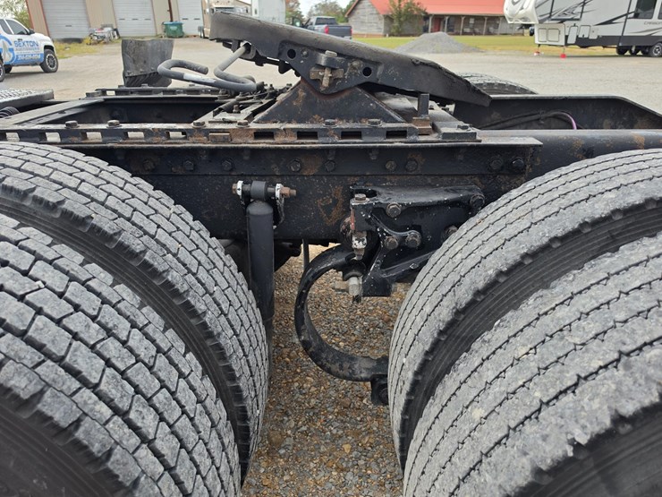 2005-peterbilt-379-image-113